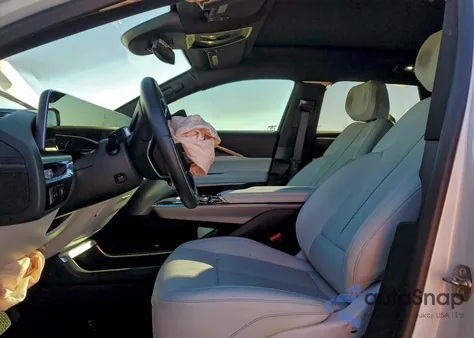 2024 Cadillac Lyriq Sport z USA, uszkodzony, nr VIN 1GYKPVRK7RZ123898